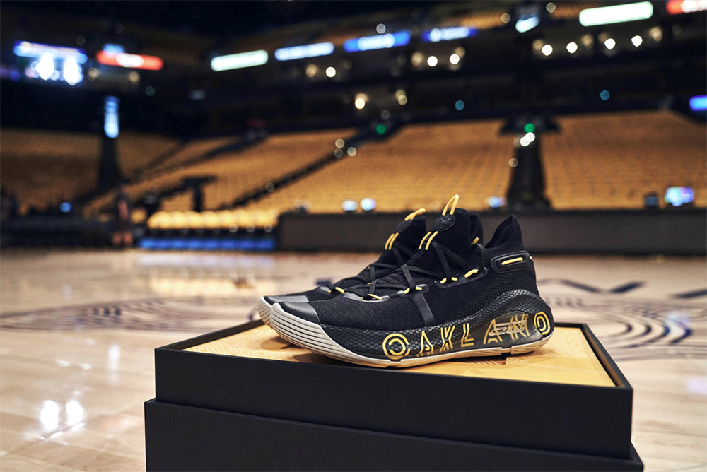 Stephen Curry gửi món quà cuối cùng cho Oakland với 30 đôi giày siêu đặc biệt Stephen Curry gửi món quà cuối cùng cho Oakland với 30 đôi giày siêu đặc biệt